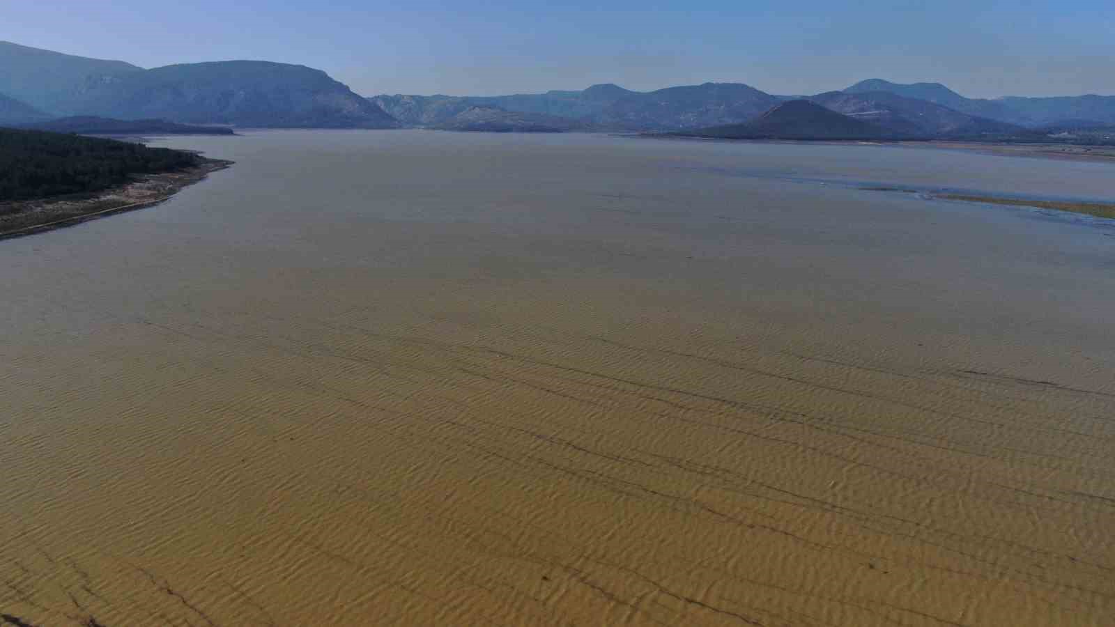 İzmir barajlarında yağmur bereketi
İzmir barajlarında yağmur bereketi