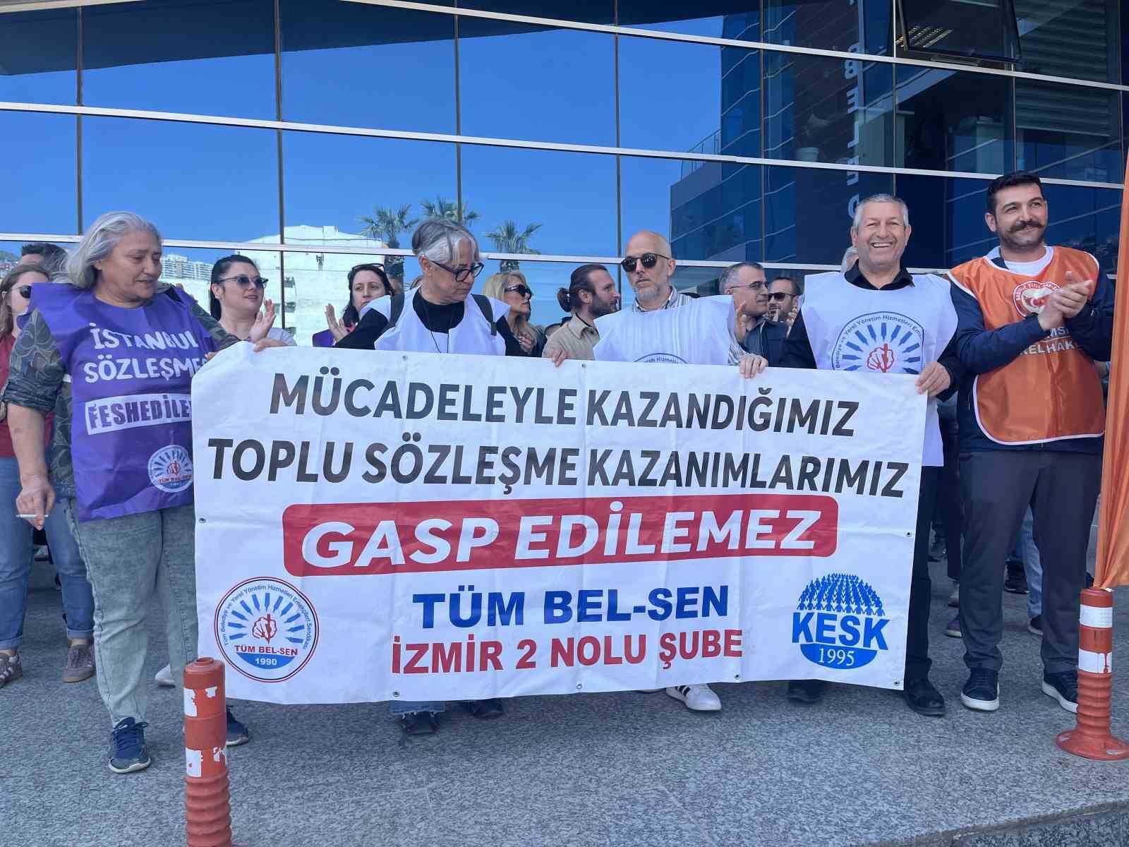 İzmir belediyelerinde maaş krizi: 3 ilçede memurlar iş bırakma eyleminde
