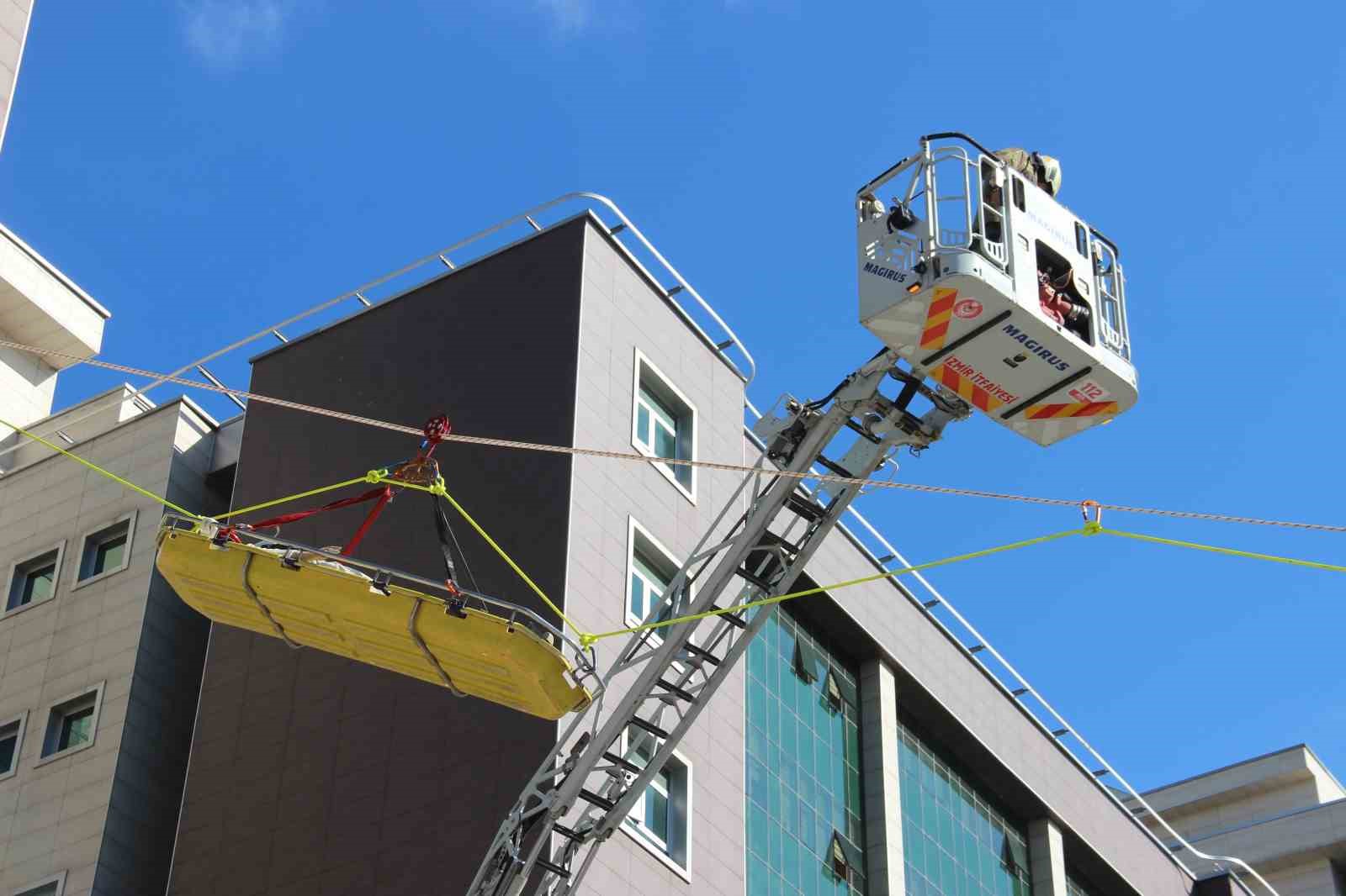 İzmir Bölge Adliye Mahkemesi’nde bomba ve tahliye tatbikatı
İzmir Bölge Adliye Mahkemesi’nde bomba ve tahliye tatbikatı
