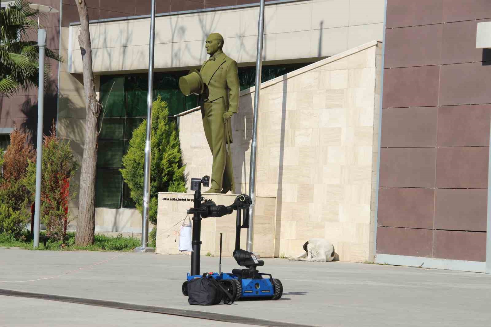 İzmir Bölge Adliye Mahkemesi’nde bomba ve tahliye tatbikatı
İzmir Bölge Adliye Mahkemesi’nde bomba ve tahliye tatbikatı