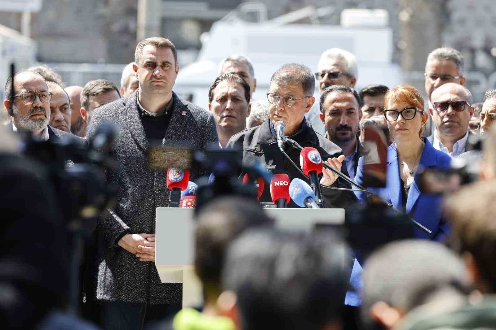 İzmir Büyükşehir Belediye Başkanı Tugay: "Bu şehir oldu bittilerle teslim edilemez"
