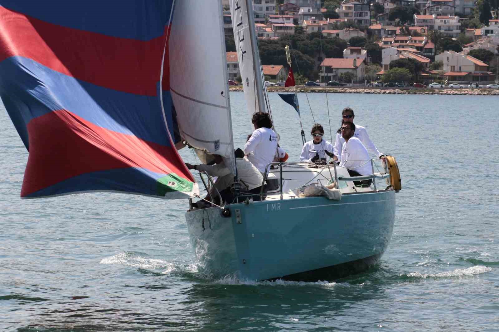 İzmir Ekonomi, denizde ve filede şampiyon
