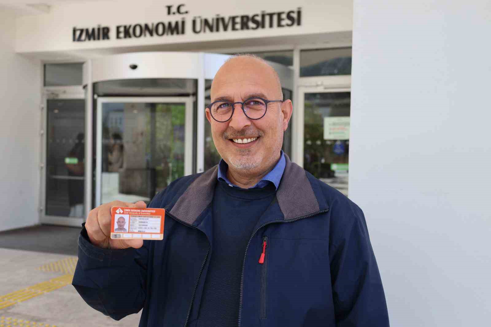 İzmir Ekonomi’nin 49’luk genç mimarı
