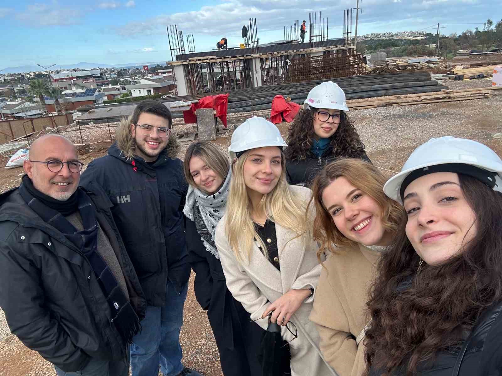 İzmir Ekonomi’nin 49’luk genç mimarı
