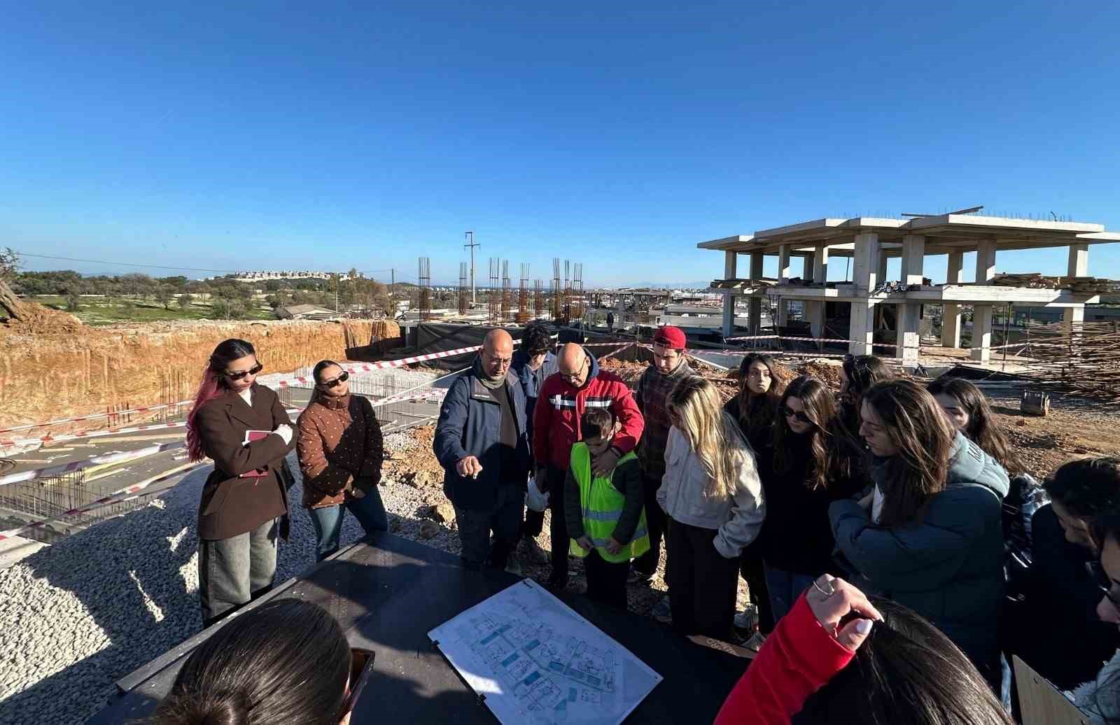 İzmir Ekonomi’nin 49’luk genç mimarı
