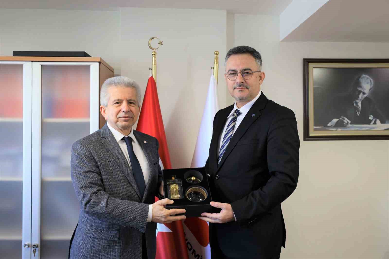 İzmir Ekonomi’nin eğitim kalitesine ‘akreditasyon’ tescili
