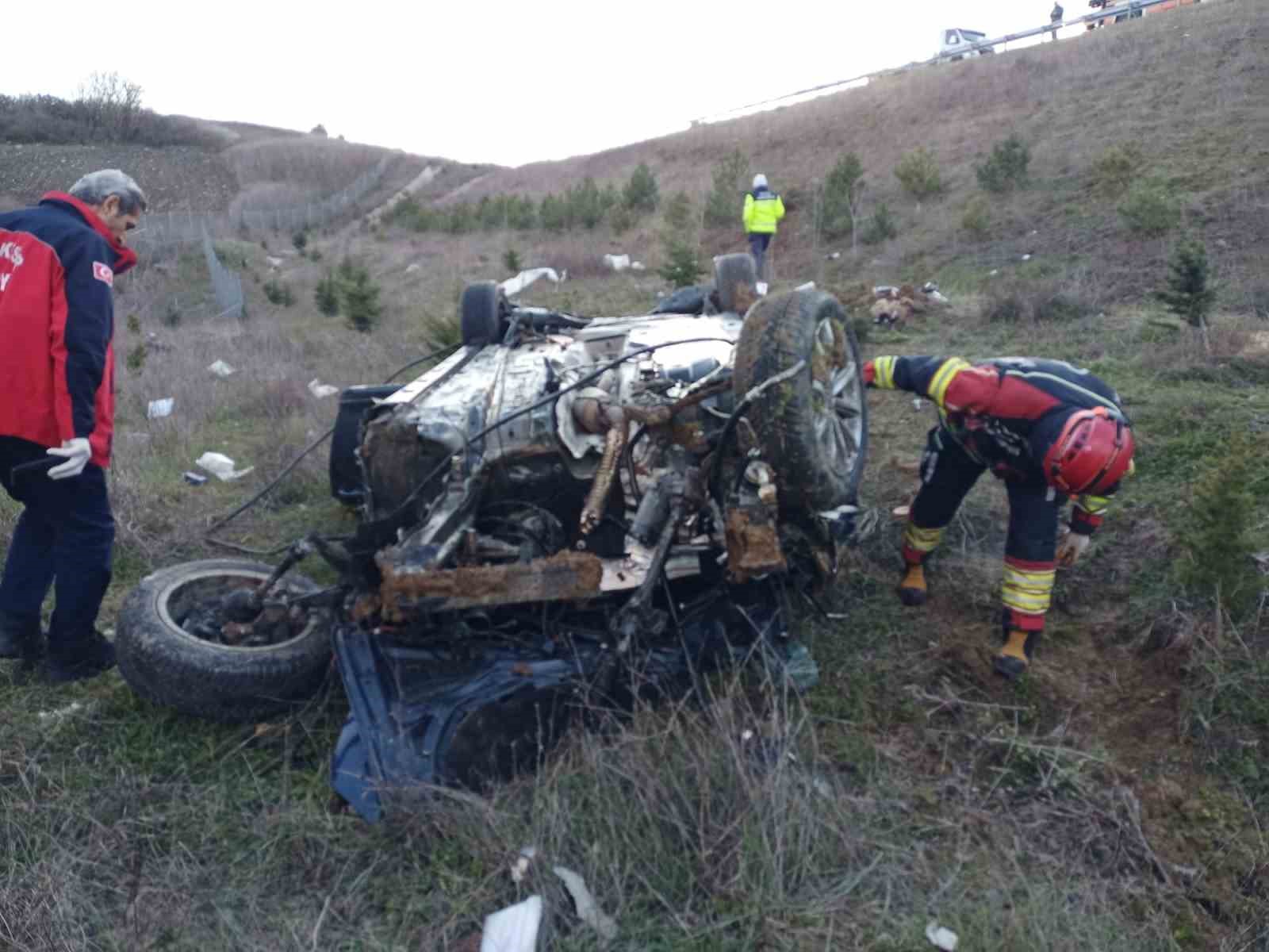 İzmir-İstanbul Otoyolu’nda feci kaza: Otomobil şarampole yuvarlandı
