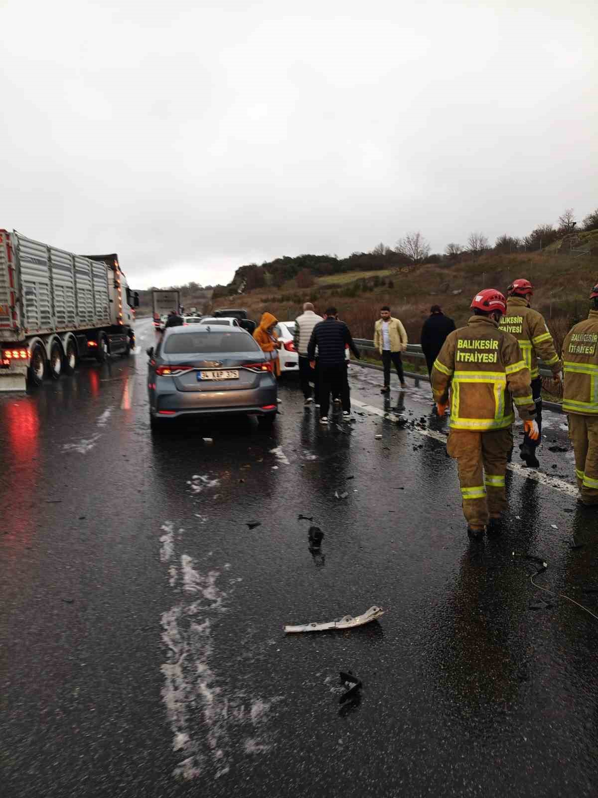 İzmir-İstanbul Otoyolu’nda zincirleme kaza: 1 ölü, 10 yaralı
İzmir-İstanbul Otoyolu’nda zincirleme kaza: 1 ölü, 10 yaralı