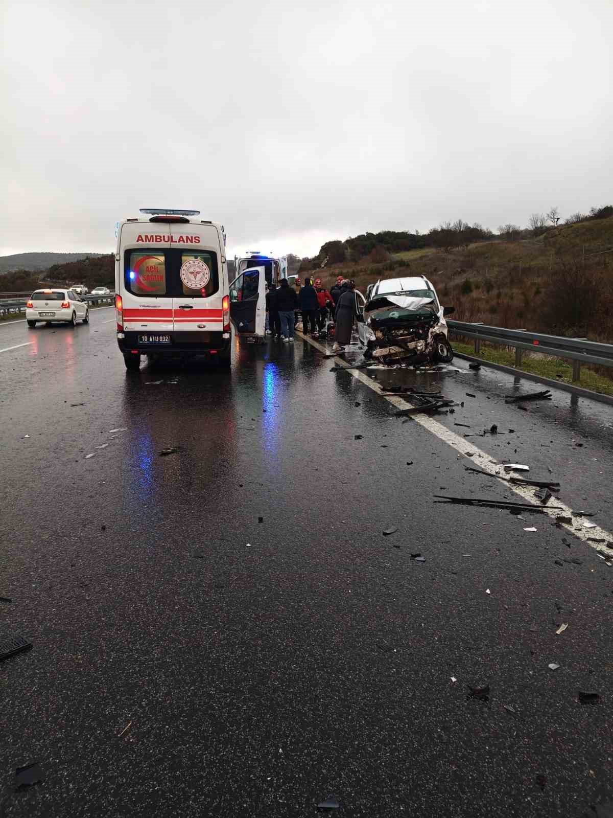 İzmir-İstanbul Otoyolu’nda zincirleme kaza: 1 ölü, 10 yaralı
İzmir-İstanbul Otoyolu’nda zincirleme kaza: 1 ölü, 10 yaralı