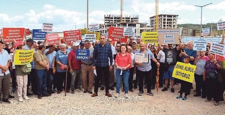 İzmir kentsel dönüşüm mağdurları CHP yönetimine tepki gösterdi
İzmir kentsel dönüşüm mağdurları CHP yönetimine tepki gösterdi