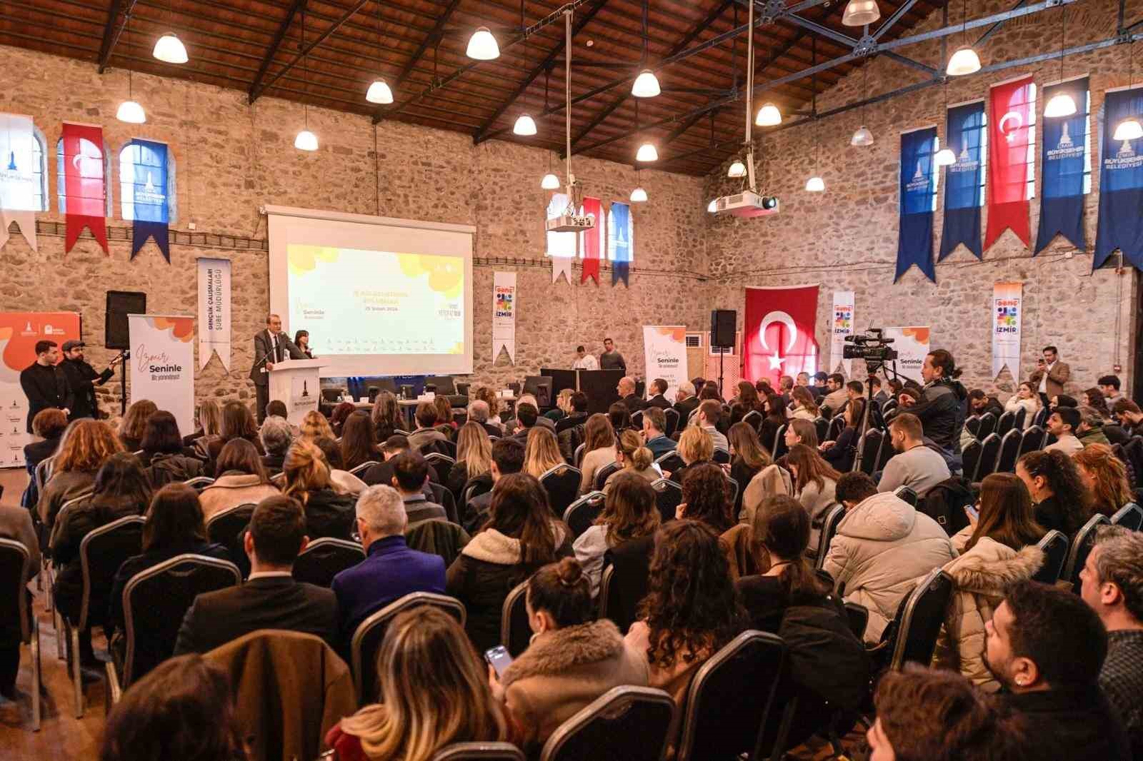 "İzmir Seninle" ile gençlere güçlü kariyer köprüsü
"İzmir Seninle" ile gençlere güçlü kariyer köprüsü