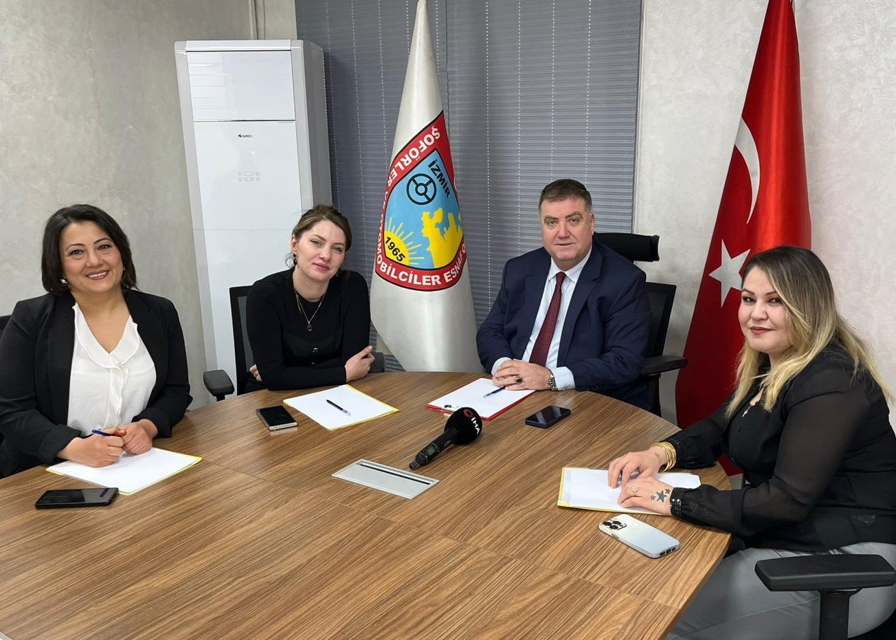 İzmir Şoförler Odası’ndan Türkiye’de bir ilk: ’Kadın Komisyonu’ göreve başladı
