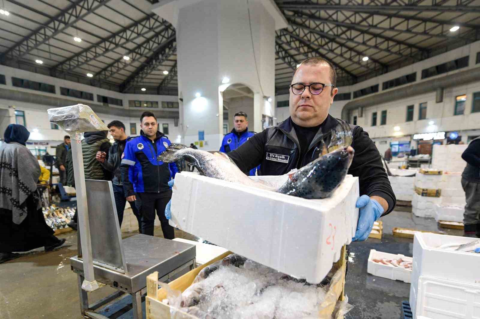 İzmir Su Ürünleri Hali 51 bin tonla rekor kırdı
