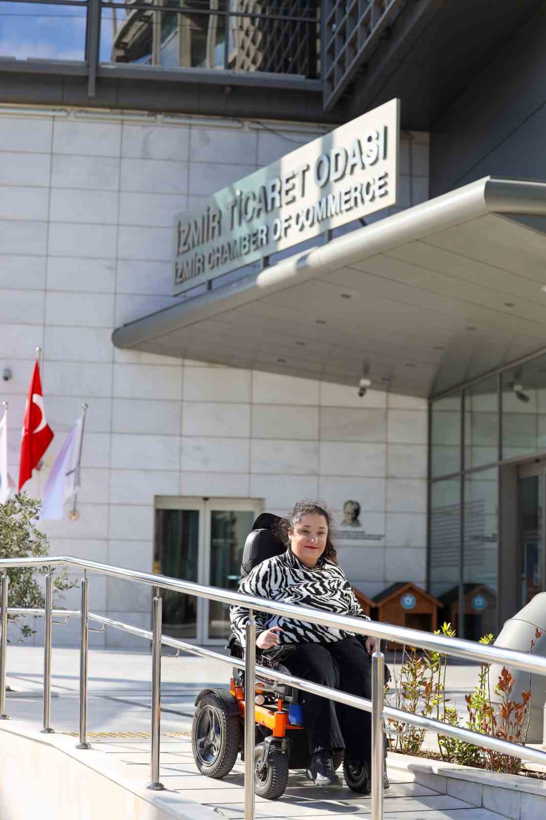 İzmir Ticaret Odası’na "kırmızı bayrak" gururu
İzmir Ticaret Odası’na "kırmızı bayrak" gururu