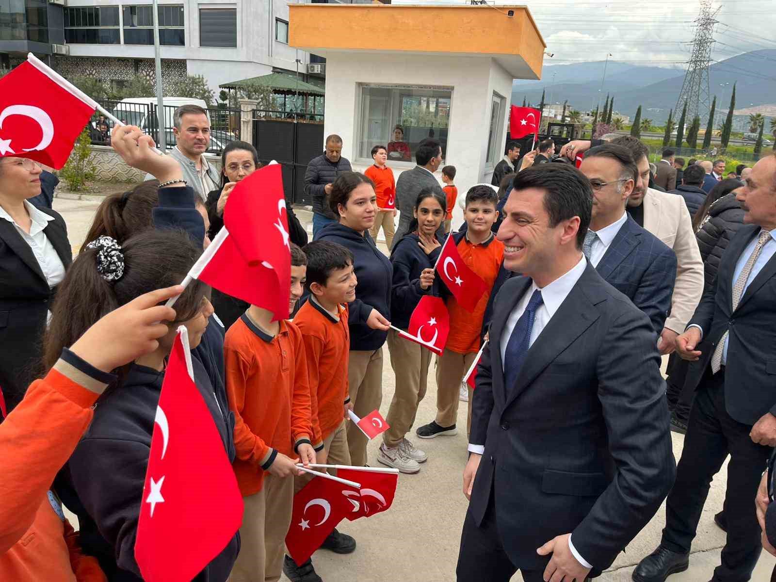 İzmir’de 1 milyar lirayı aşan yatırımla 20 yeni okul eğitime açıldı
