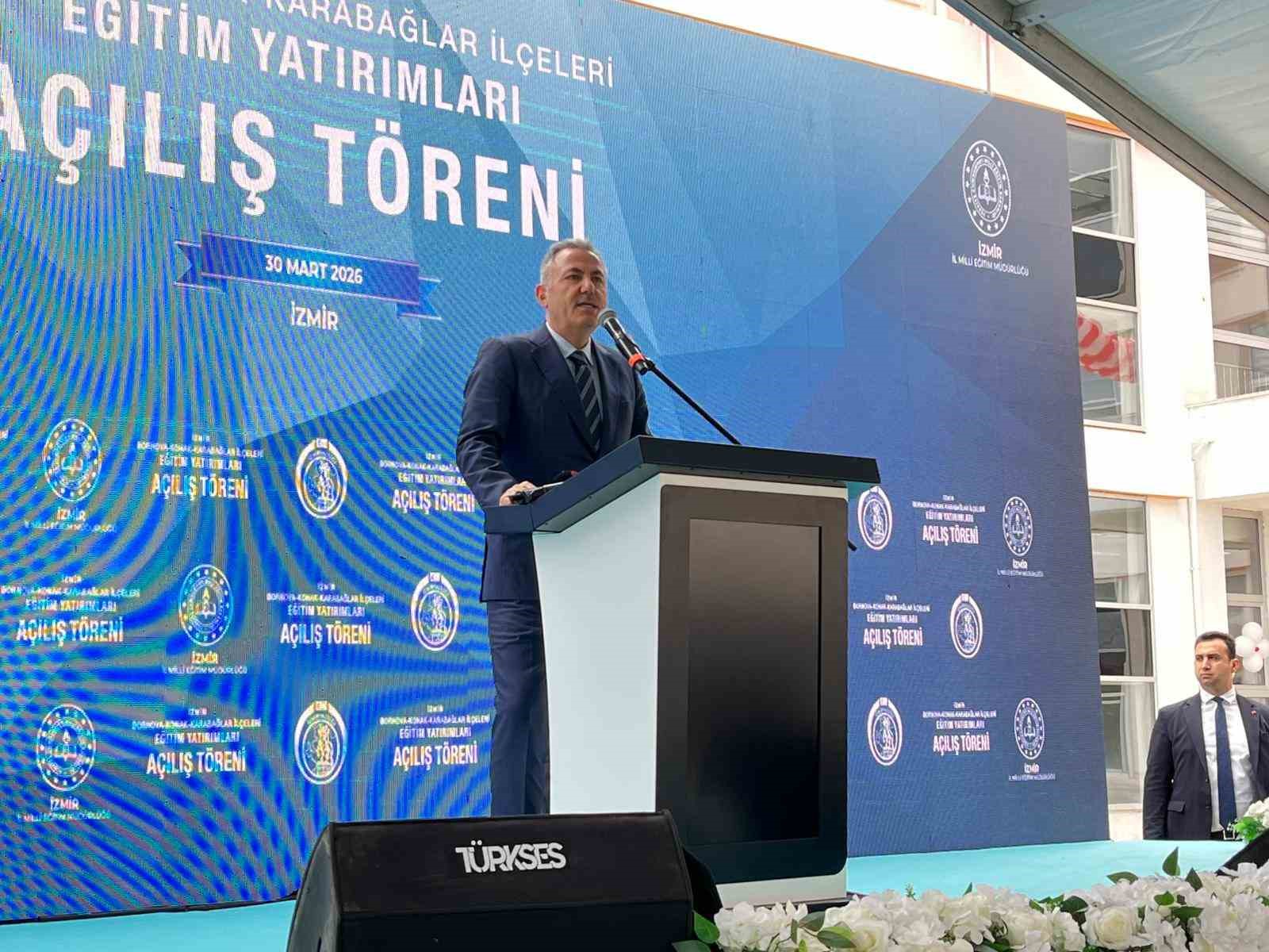 İzmir’de 1 milyar lirayı aşan yatırımla 20 yeni okul eğitime açıldı
