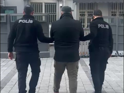 İzmir’de 12 yıl hapis cezasıyla aranan şahıs yakalandı
