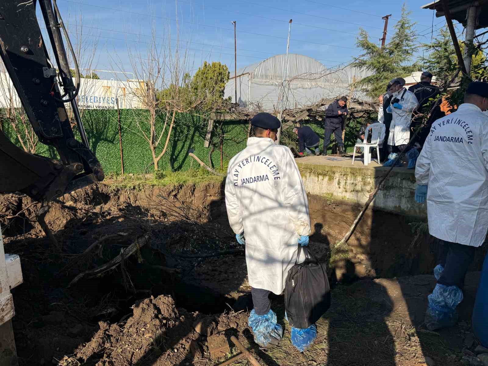 İzmir’de 17 yıldır kayıp kadının cesedi eski eniştesinin bahçesinde bulundu
