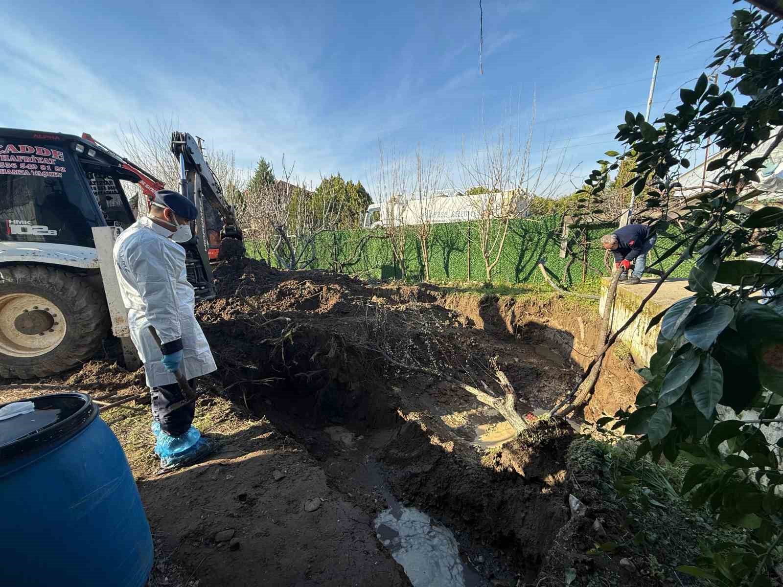 İzmir’de 17 yıldır kayıp kadının cesedi eski eniştesinin bahçesinde bulundu
