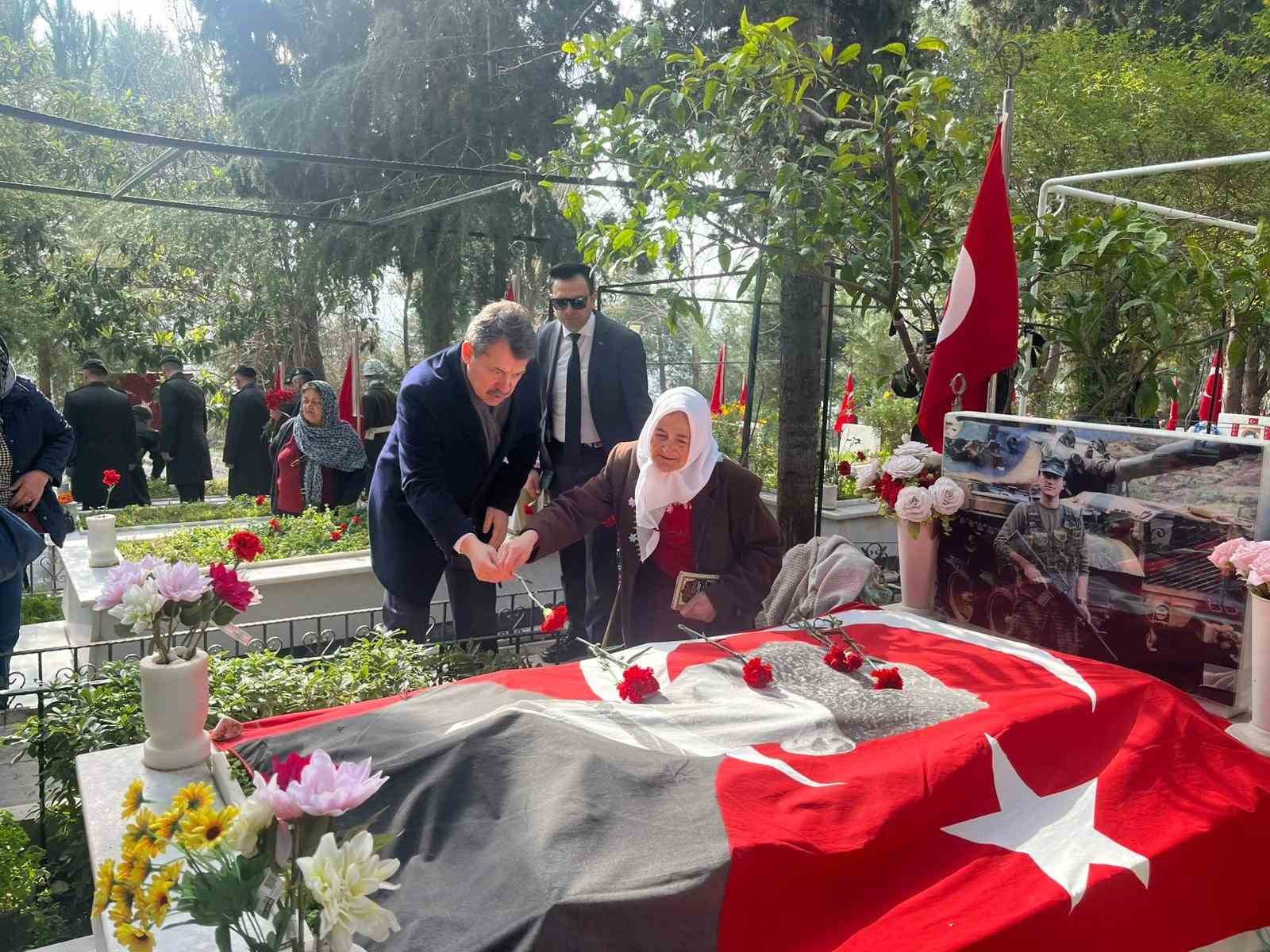 İzmir’de 18 Mart Çanakkale Deniz Zaferi’nin 111. yıl dönümünde şehitler anıldı
