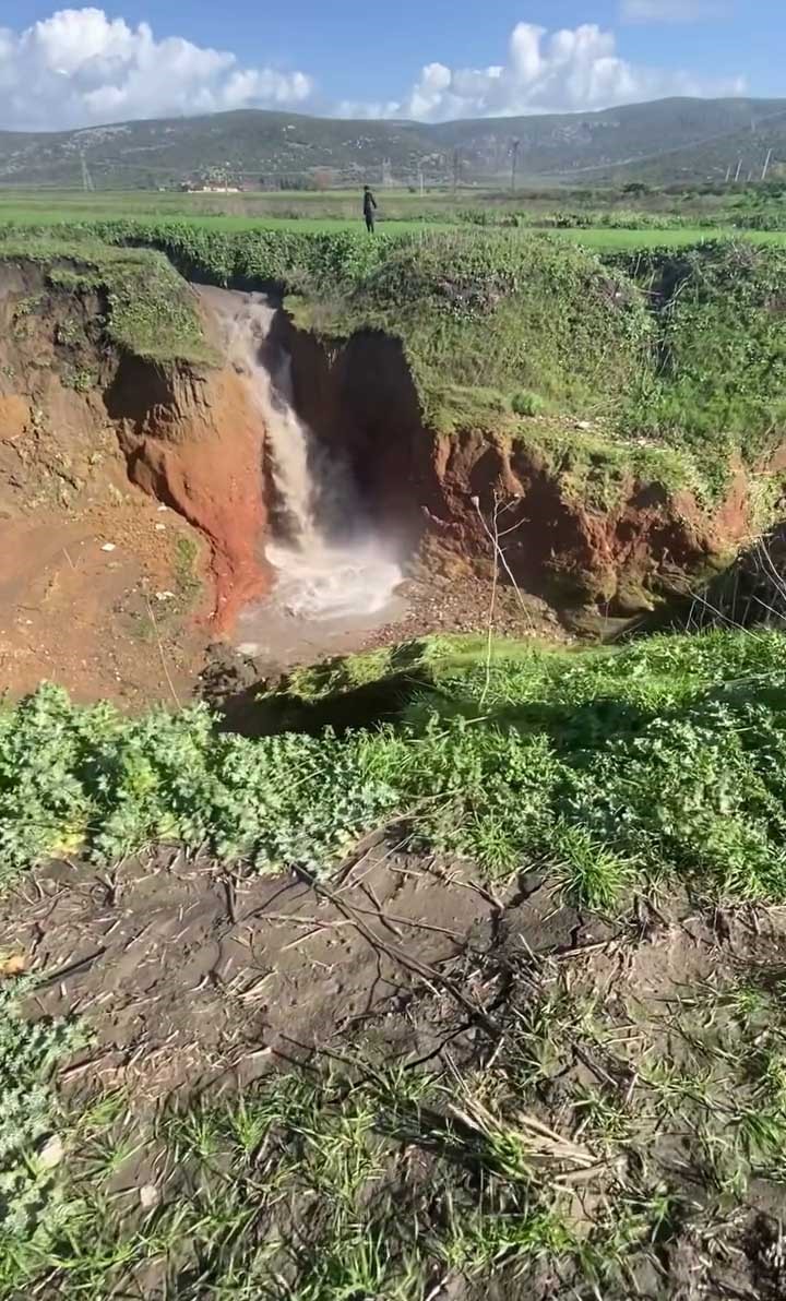 İzmir’de 2019’daki görüntü geri döndü: Menderes’te obruk sahası yeniden doldu
