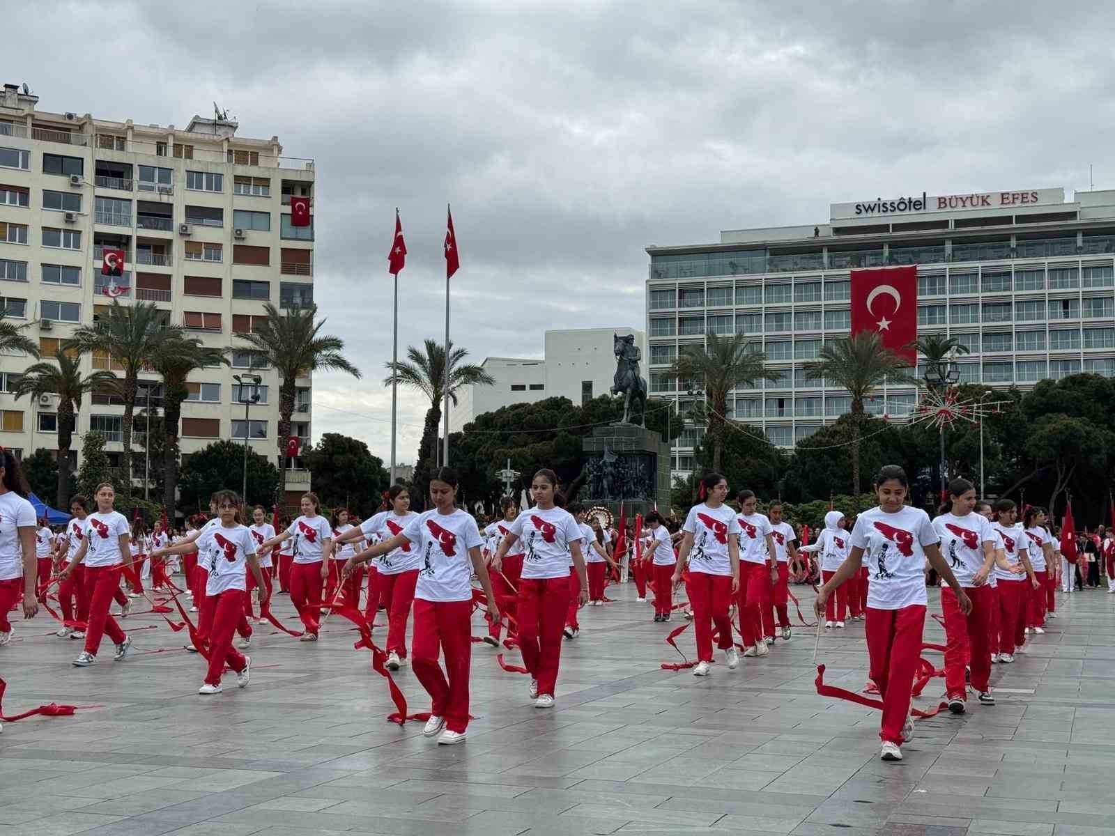 İzmir’de 23 Nisan coşkusu
