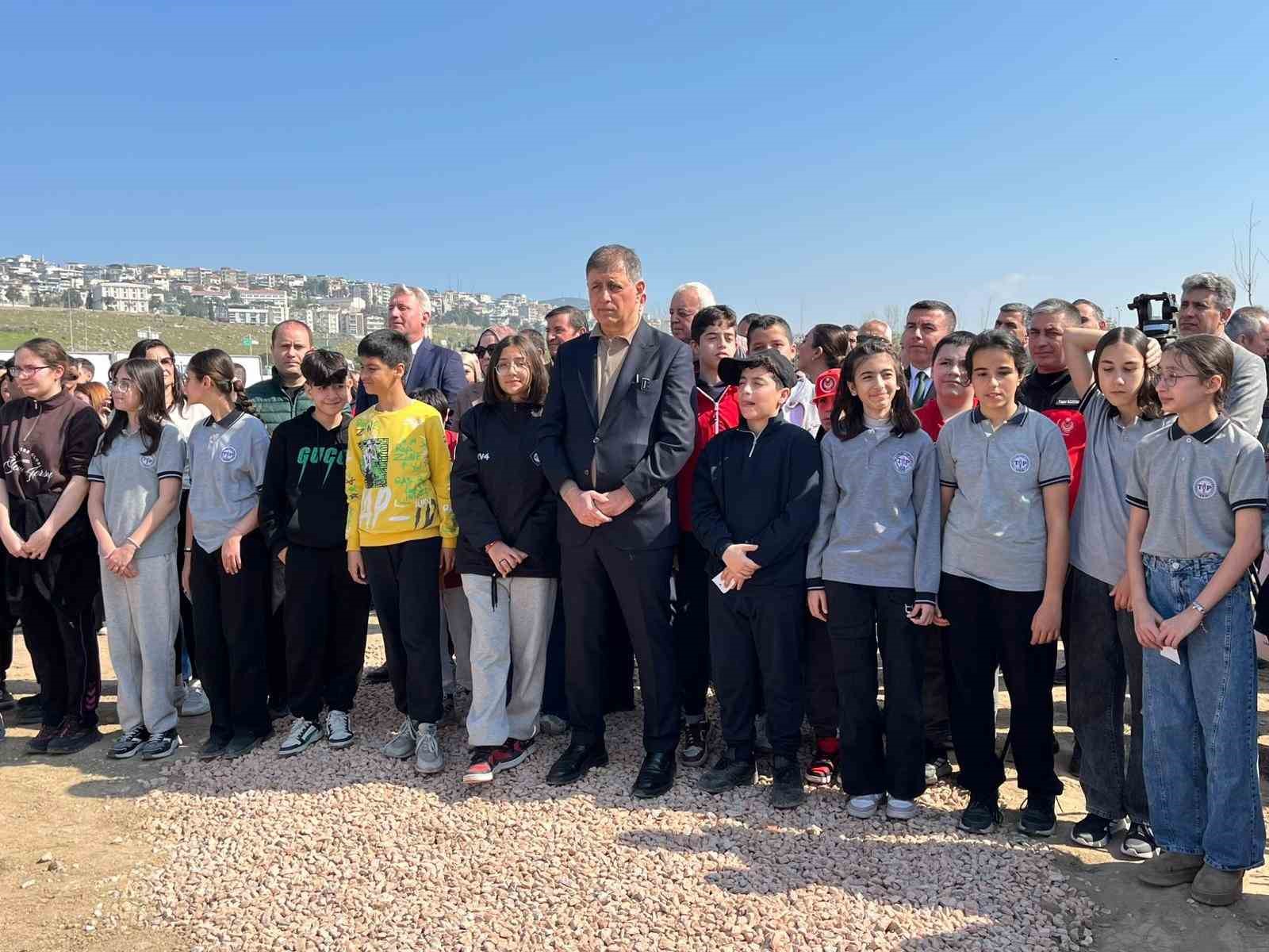 İzmir’de 4 bin 200 ağaçlık ’İtfaiye Korusu’ açıldı
