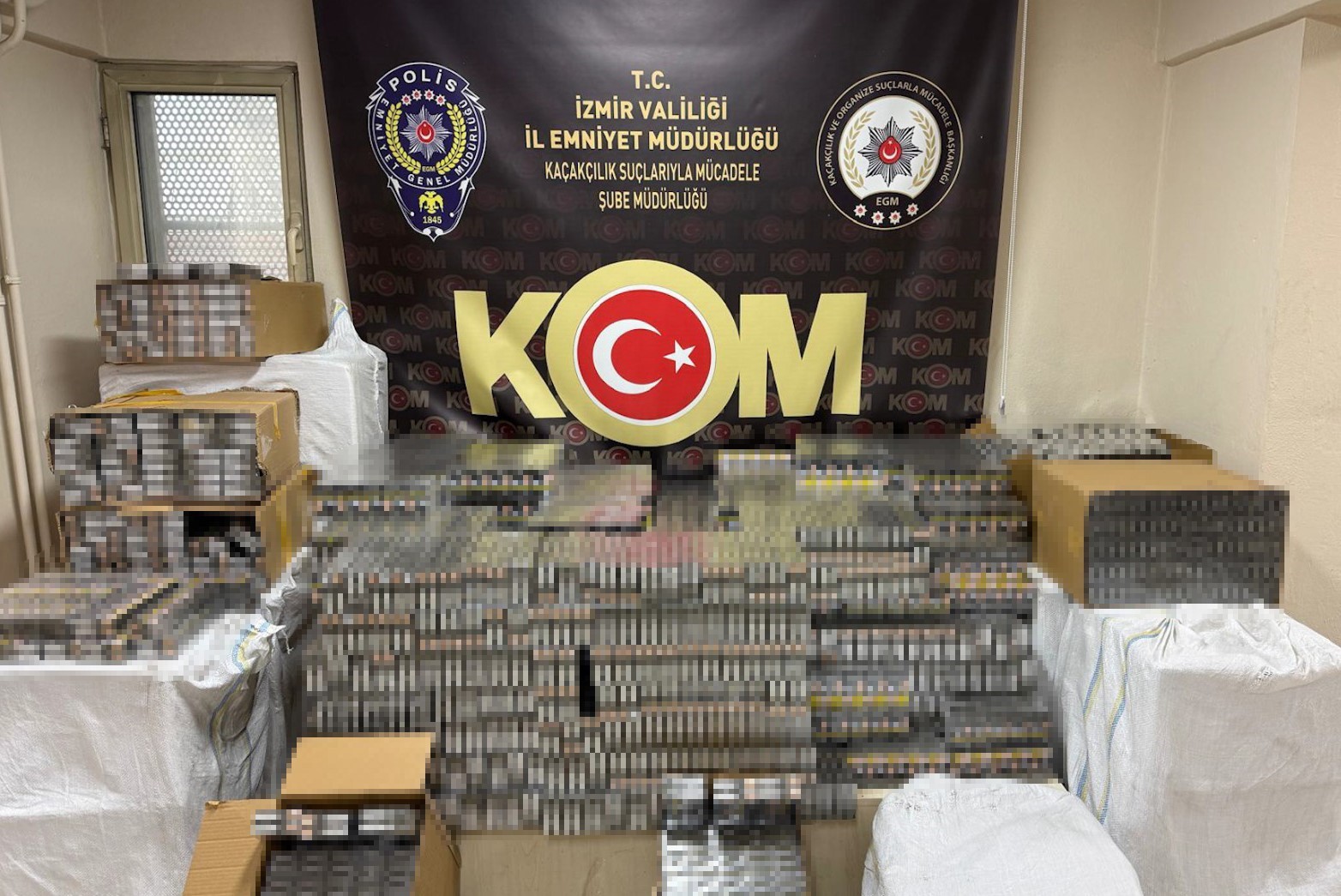 İzmir’de 4,5 milyon lira değerinde kaçak tütün mamulü ele geçirildi
