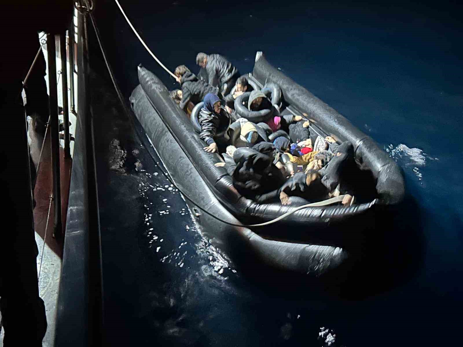 İzmir’de 50 düzensiz göçmen yakalandı
