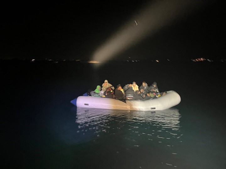 İzmir’de 9’u çocuk 25 düzensiz göçmen yakalandı

