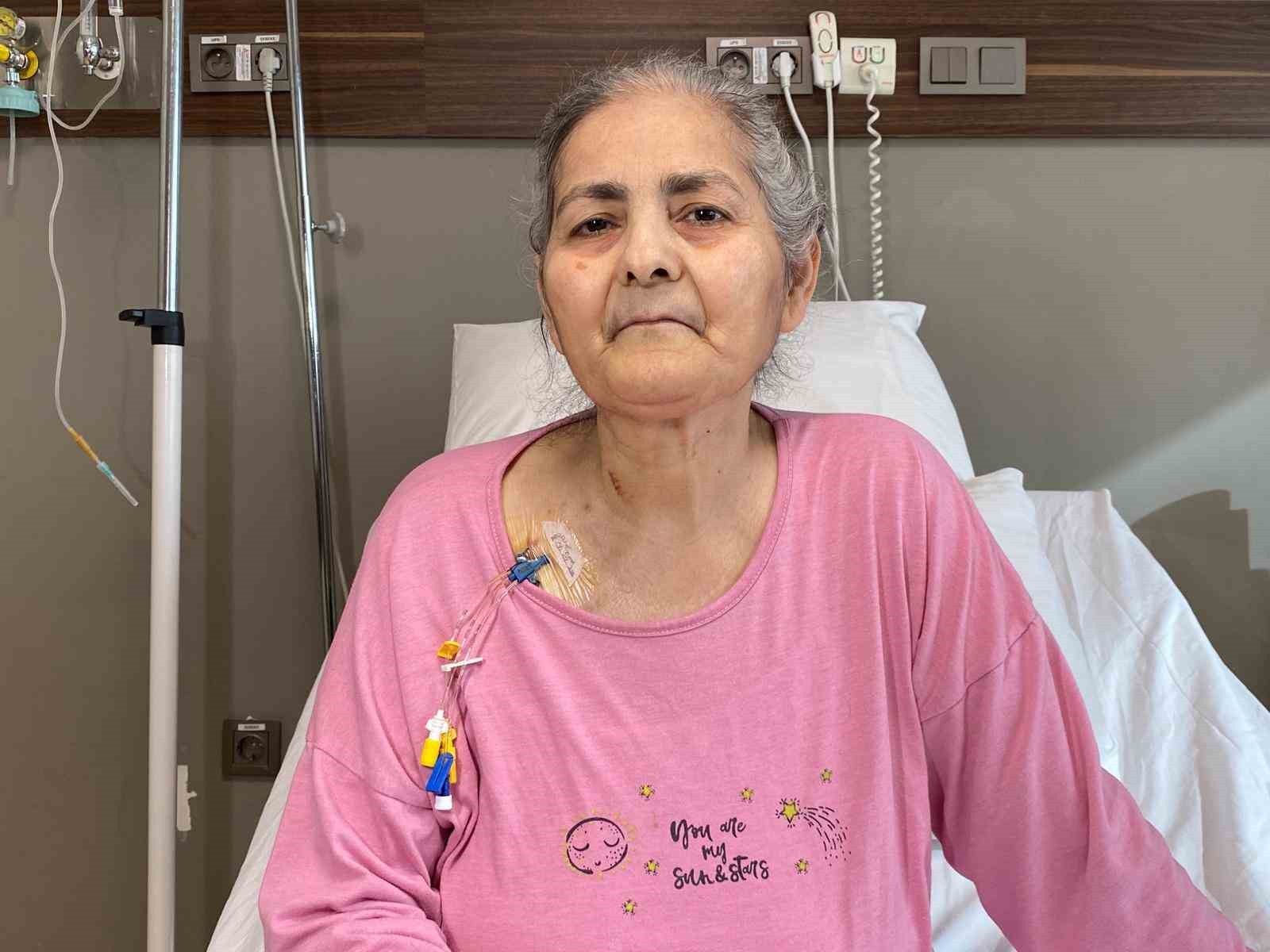 İzmir’de akciğerini kaybeden hasta karın dokusu nakliyle sağlığına kavuştu
İzmir’de akciğerini kaybeden hasta karın dokusu nakliyle sağlığına kavuştu