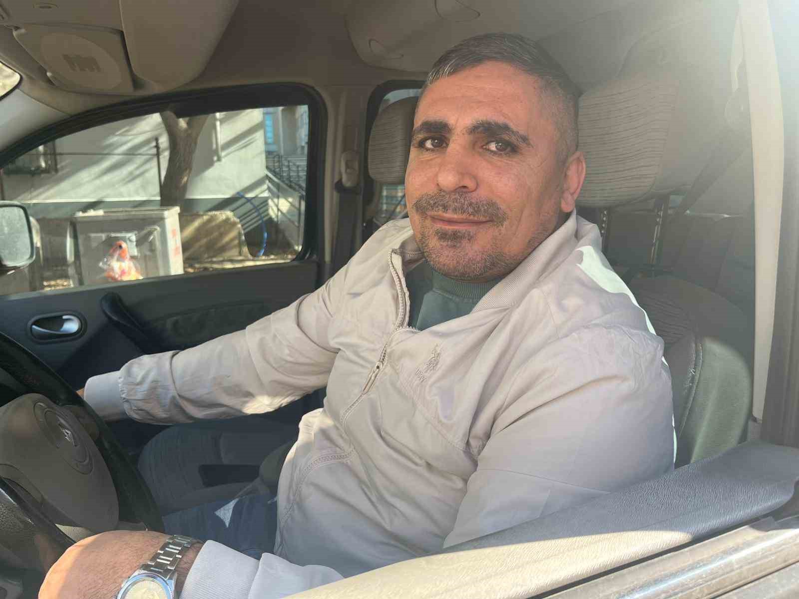 İzmir’de altyapı çalışmaları yolları köstebek yuvasına çevirdi
