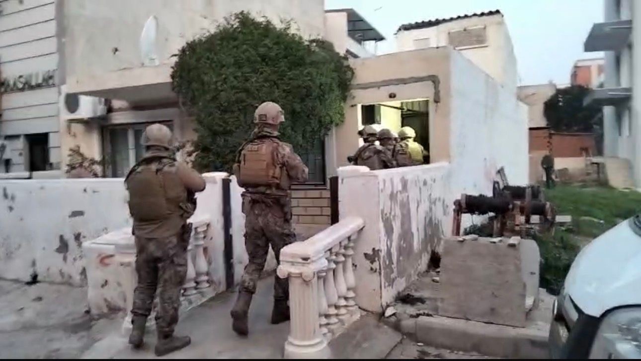 İzmir’de araç ve iş yerine yönelik silahlı saldırıda 2 tutuklama
