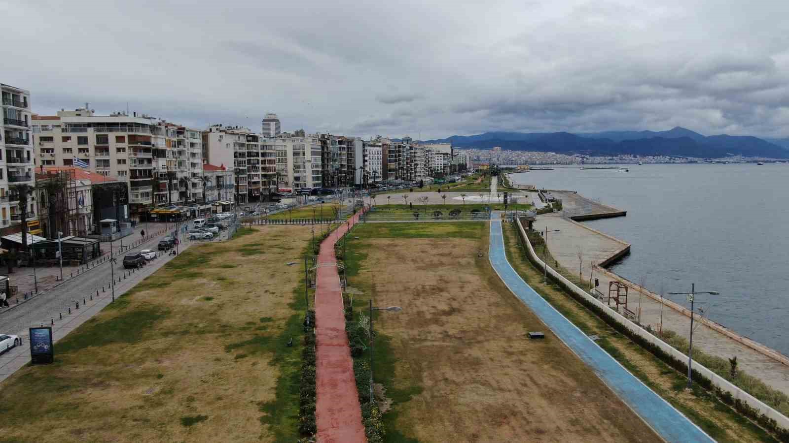 İzmir’de bayram tatili sessizliği Gündoğdu Meydanı’na yansıdı
