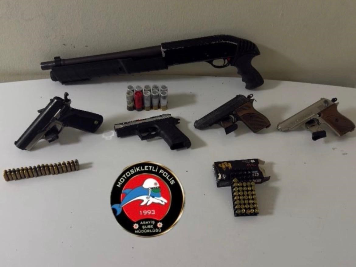 İzmir’de bir haftada 69 aranan şahıs yakalandı
