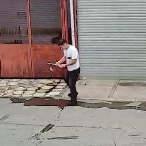 İzmir’de bir sürücü drift atarken kaza yaptı
