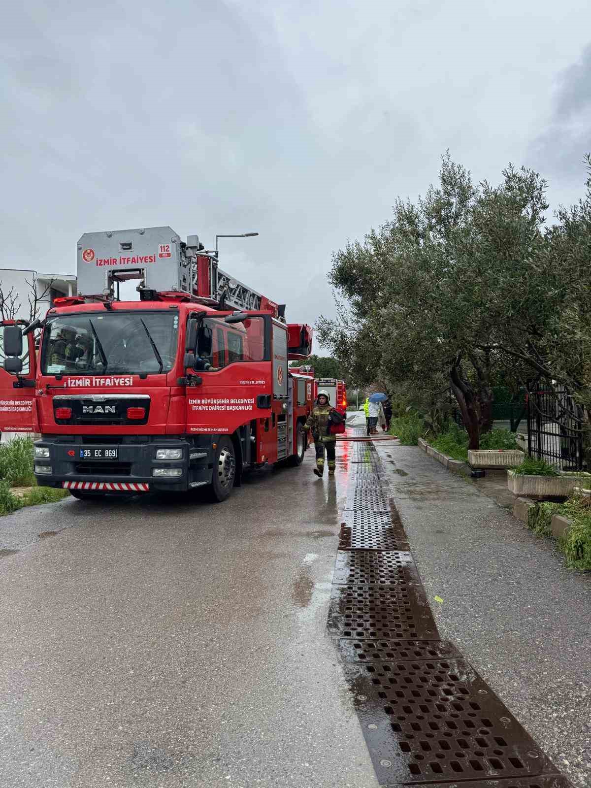 İzmir’de çıkan ev yangınında bir kişi hayatını kaybetti
