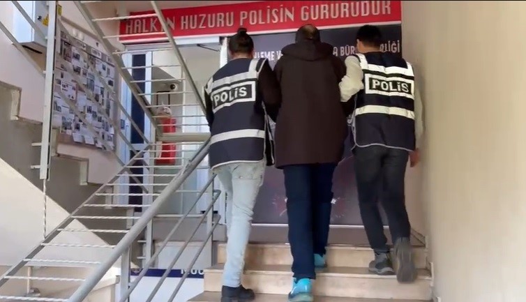 İzmir’de cinayetten 18 yıl hapis cezasına çarptırılan firari yakalandı
