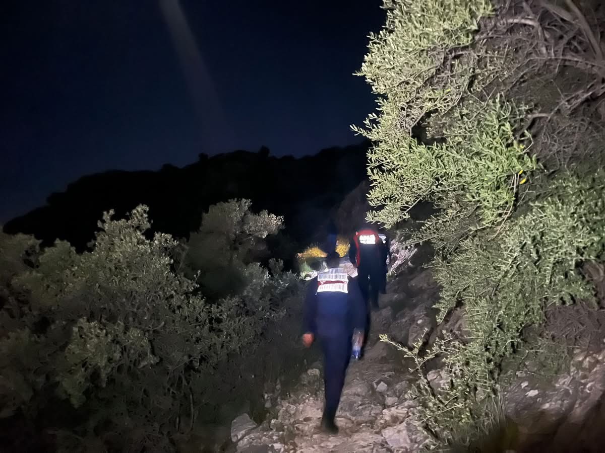 İzmir’de dağlık alanda mahsur kalan çocuklar kurtarıldı
