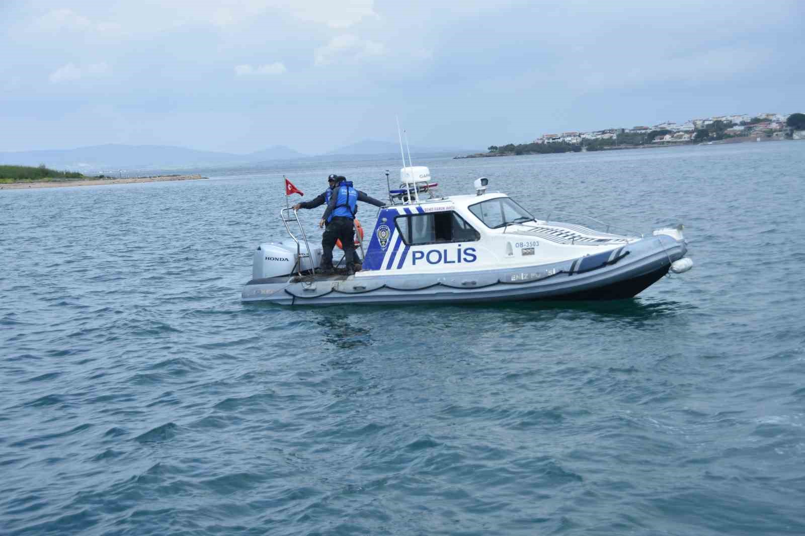 İzmir’de deniz ekosistemini tehdit eden kaçak ahtapot tuzakları imha edildi
