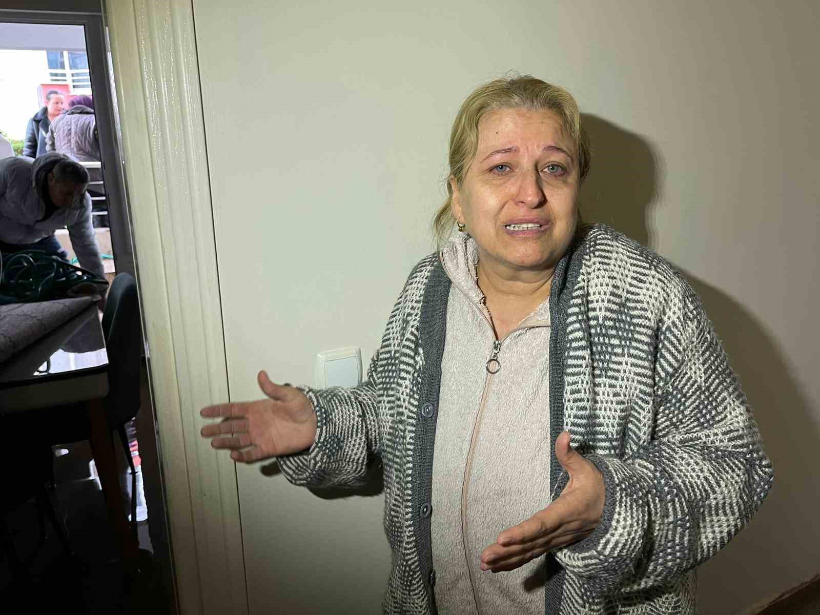 İzmir’de dere taştı, vatandaşlar çaresiz kaldı: "Televizyonda izlerdik, başımıza geldi"
İzmir’de dere taştı, vatandaşlar çaresiz kaldı: "Televizyonda izlerdik, başımıza geldi"