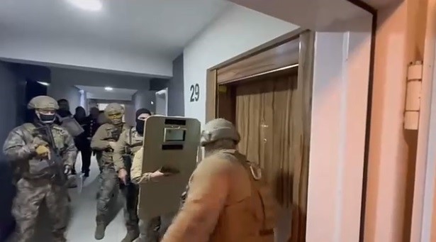 İzmir’de dev yasa dışı bahis operasyonu: 49 tutuklama
