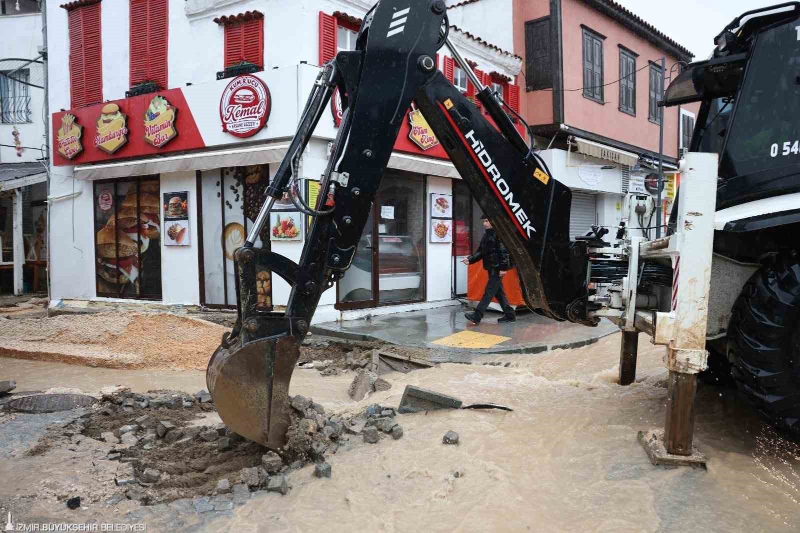 İzmir’de ekipler 24 saat görevde
