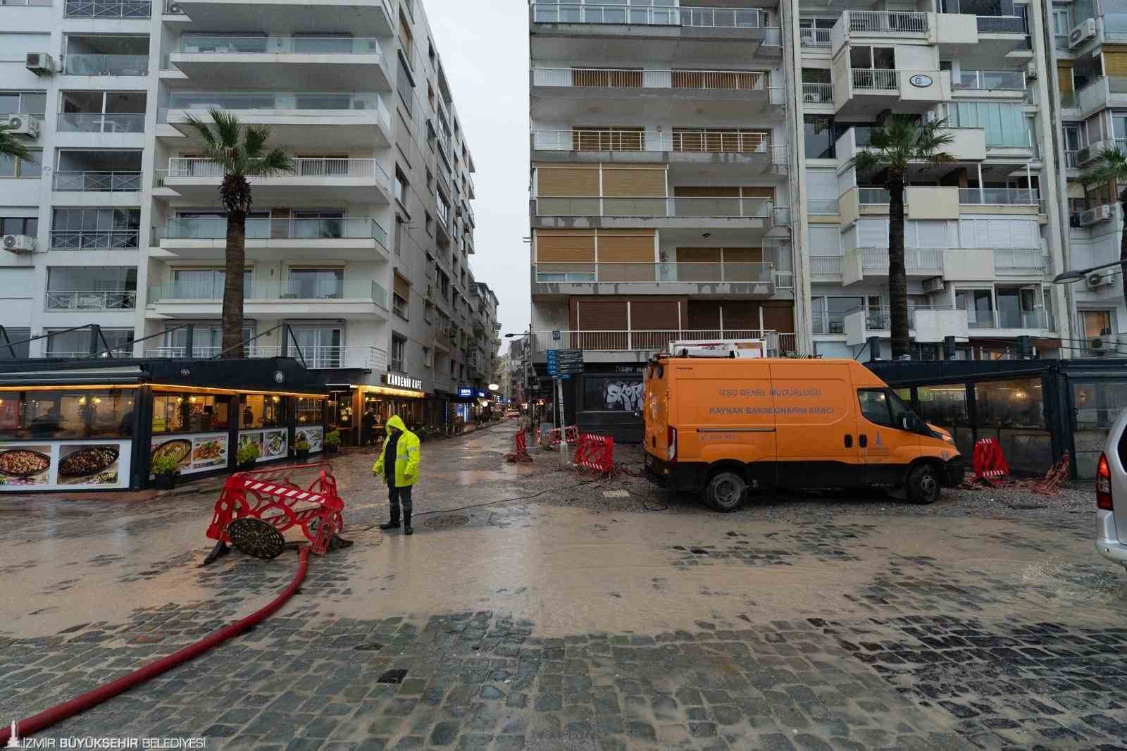 İzmir’de ekipler 24 saat görevde
