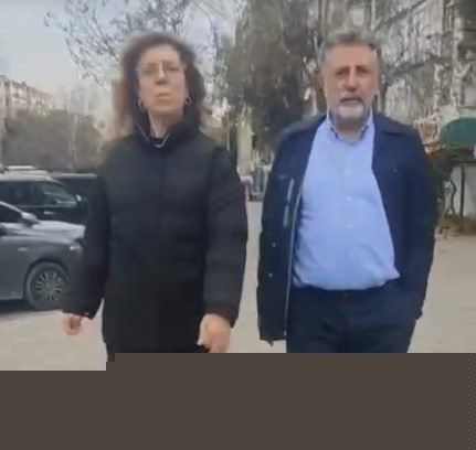 İzmir’de eski belediye başkanının zor anları: Eski çalışandan sokak ortasında tepki
İzmir’de eski belediye başkanının zor anları: Eski çalışandan sokak ortasında tepki