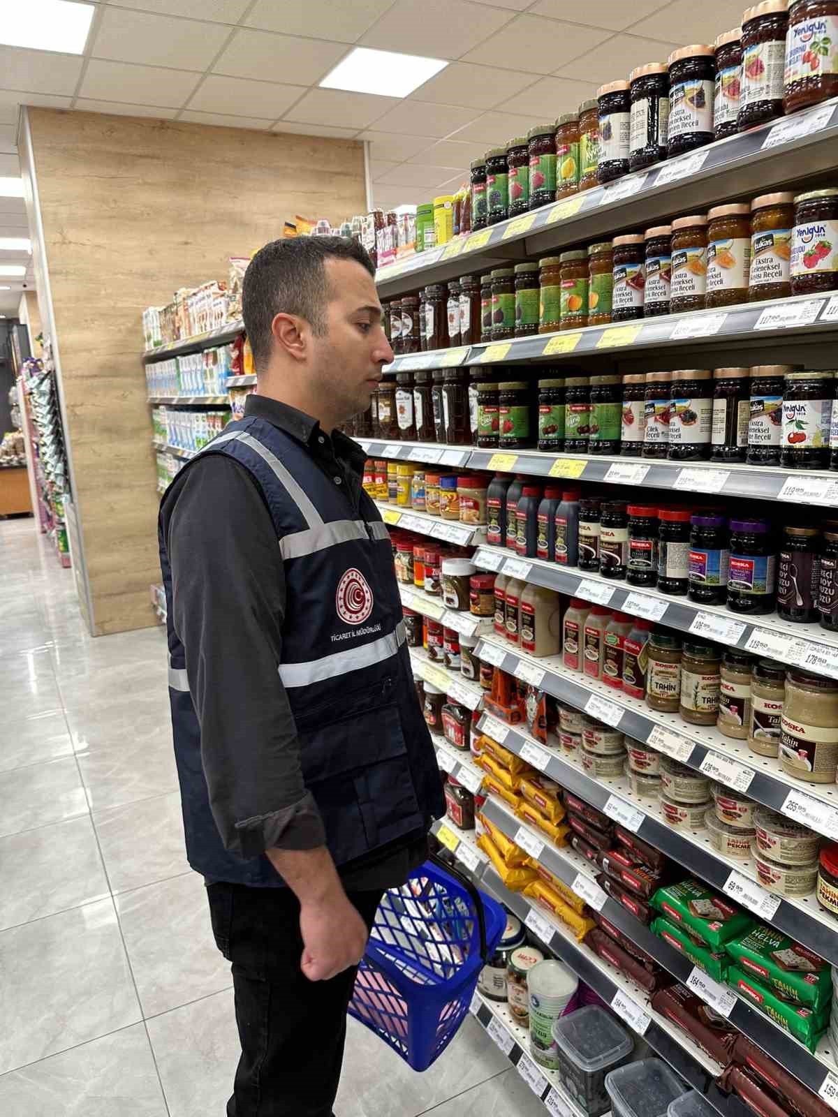 İzmir’de fahiş fiyat uygulayanlara 9 milyon 500 bin lira ceza
