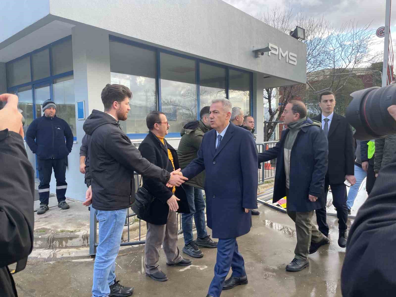 İzmir’de fırtınada 9 fabrika ve 5 konut hasar gördü
