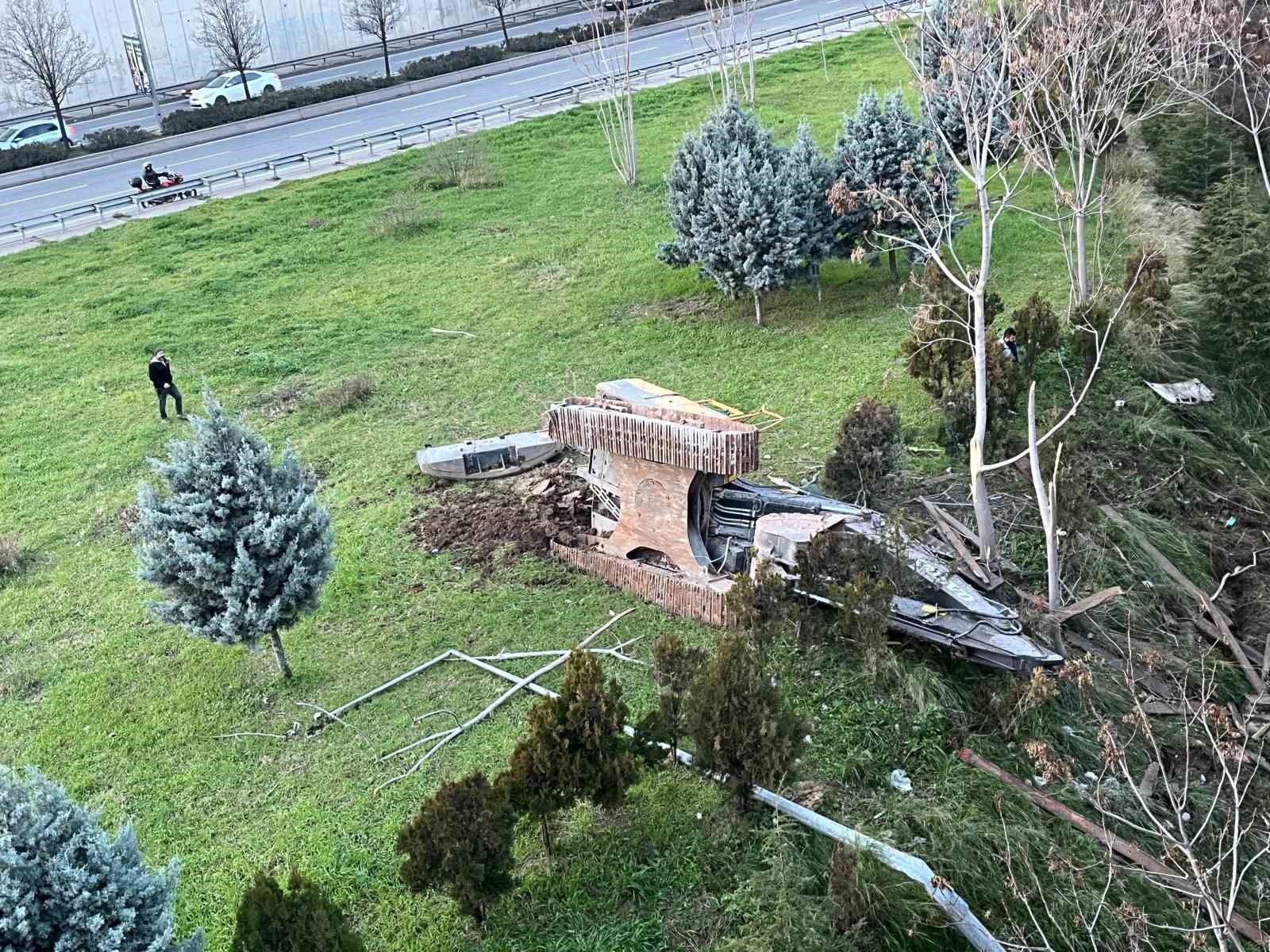 İzmir’de freni boşalan kamyon dehşet saçtı: 3 yaralı
