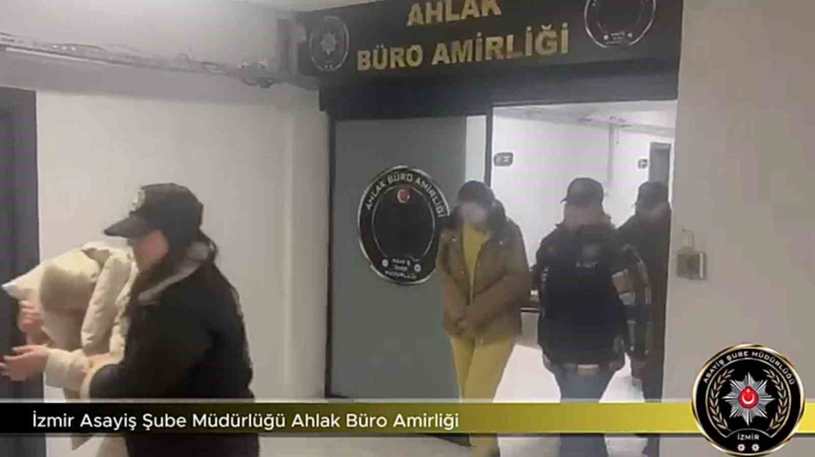 İzmir’de fuhuş operasyonu: 6 tutuklama
İzmir’de fuhuş operasyonu: 6 tutuklama