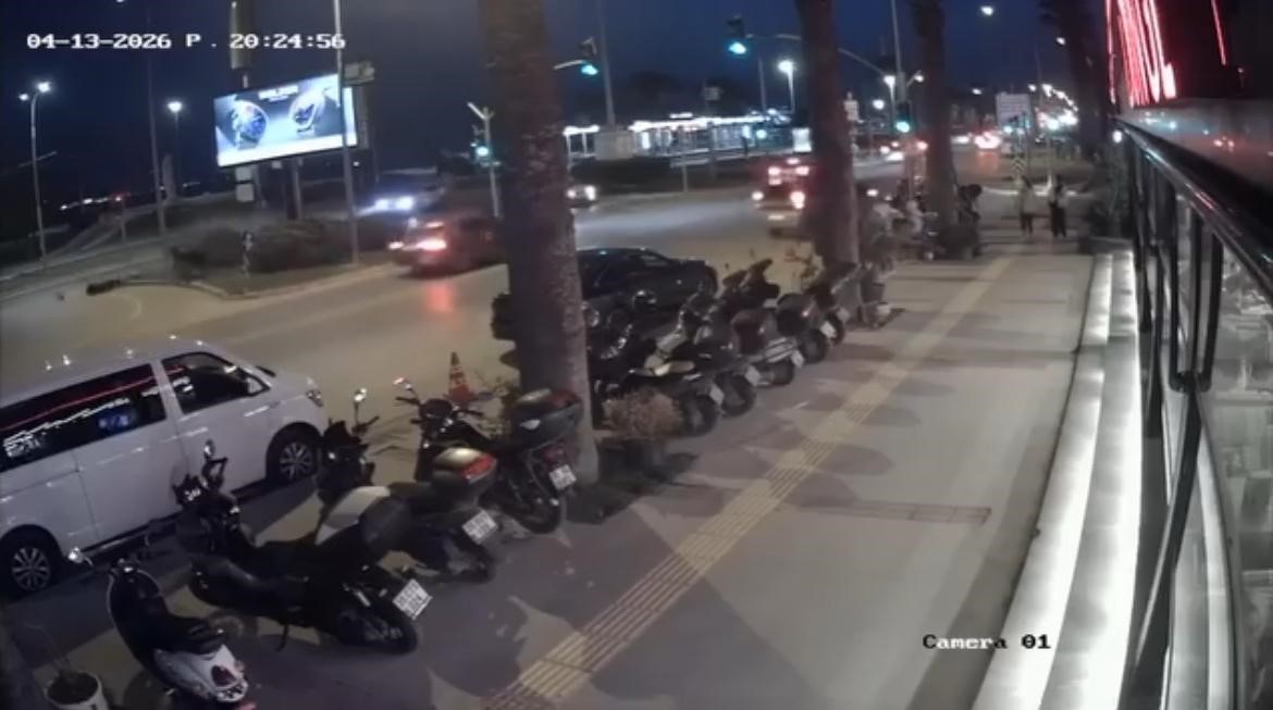 İzmir’de genç motosikletlinin hayatını kaybettiği kazanın görüntüleri ortaya çıktı
